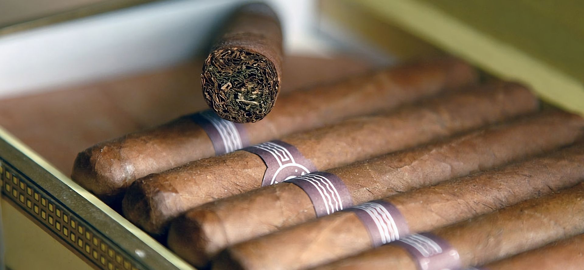 Features Of Machine-Made Cigars.
